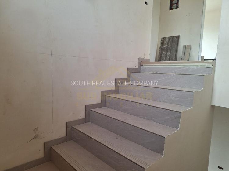 Casa individuala  P+1+Pod - 350 mp teren-STR.SCOLII - 15