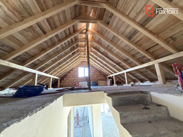 COMISION 0% Triplex cu 4 camere de vanzare in localitatea Sacalaz, zona Centrala