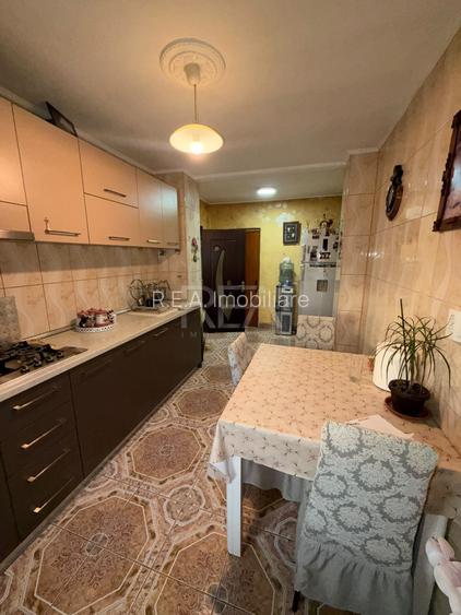 4 camere, 7/10, 80mp, bloc 1982- Piata Crangasi - 15