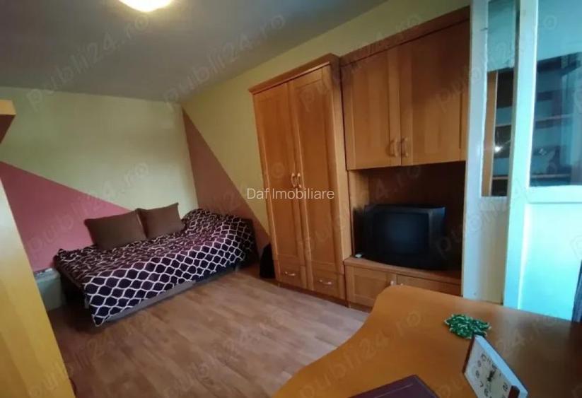 Garsoniera 33mp metrou gorjului bloc mixt 1980 - 7