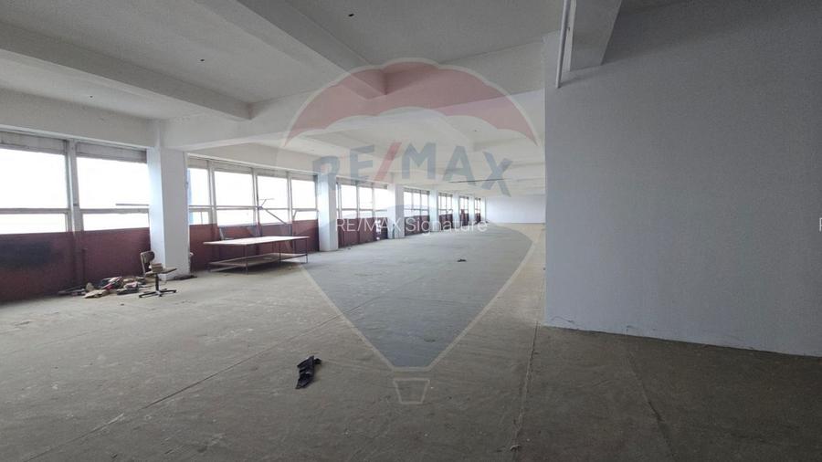 INCHIRIERE Spațiu Comercial de 2,428mp în zona Nord-Est - 12