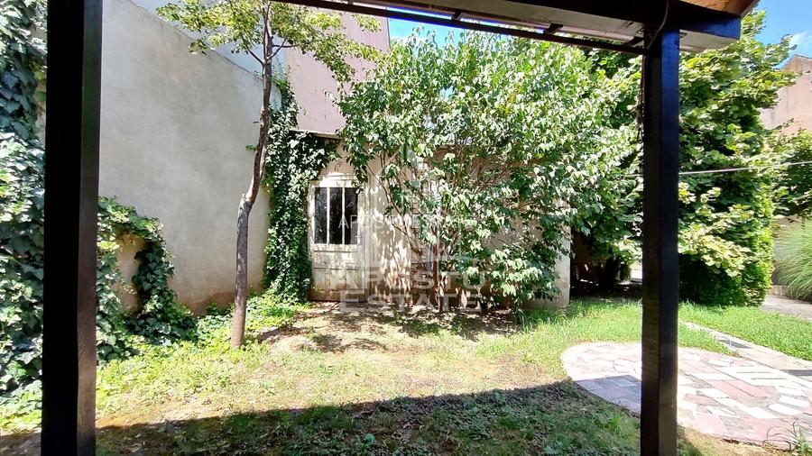 Casa la curte comuna 4 camere, zona Centrala - 24