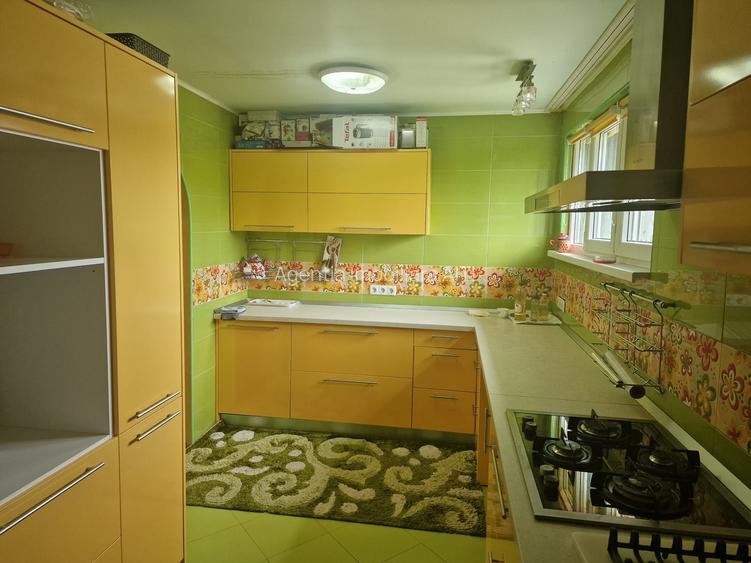 De Vanzare apartament 3 camere decomandate plus mansarda zona ultracentrala - 4