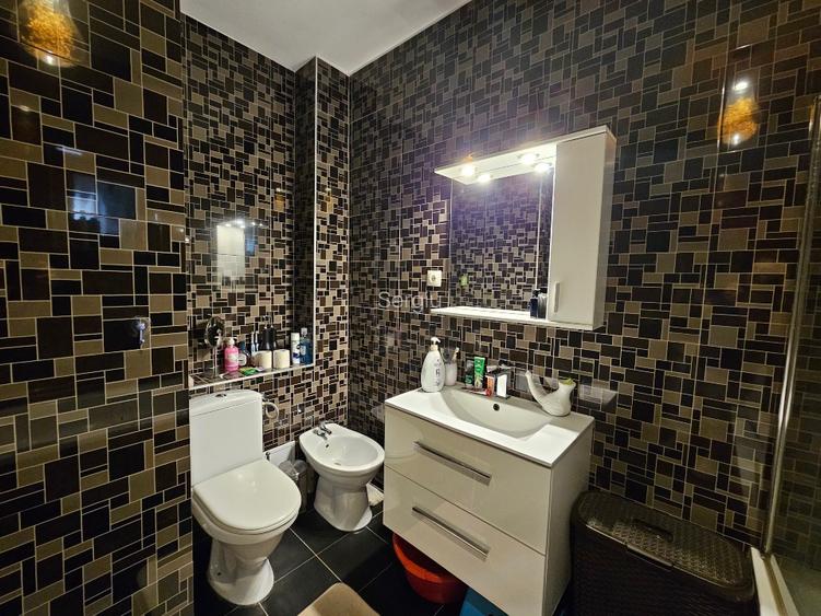 Vand apartament 3 camere decomandate , la vila cu curte individuala - 8