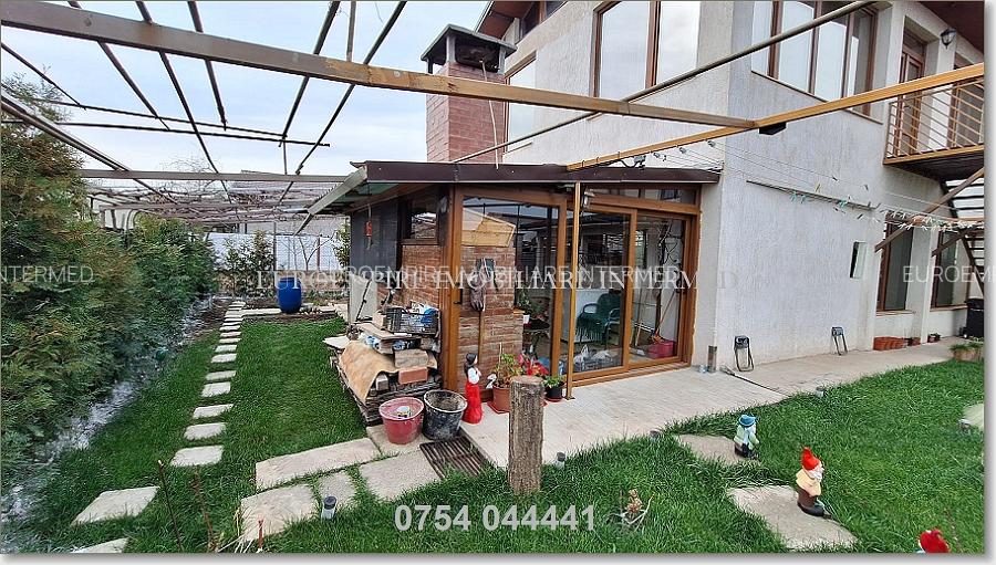 Vila+casa de vanzare zona Km 5 - 2