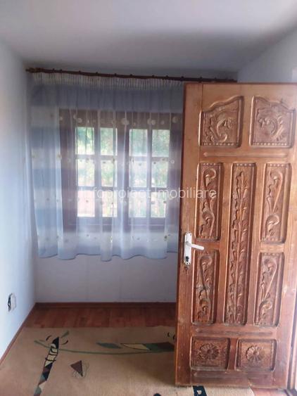 Casă cu teren generos în zonă de belvedere Pârscov - 6