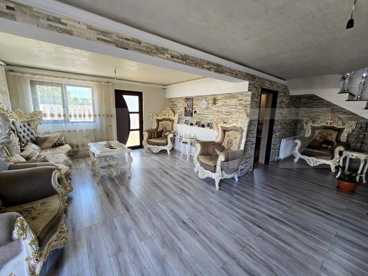 Casa cu 5 camere + garaj , situata in Valea Ursului - 9