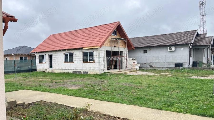 Proprietate cu 2 case in Osorhei intr-o zona cu case noi. - 5