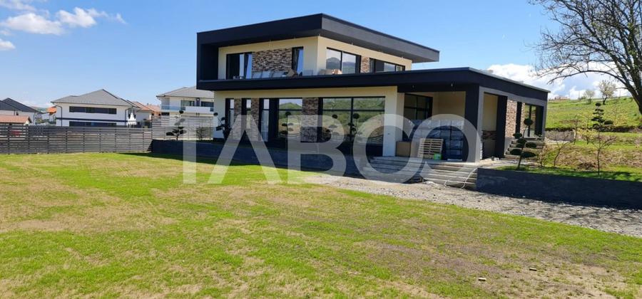 Casa cu piscina interioara in livada Cisnadie