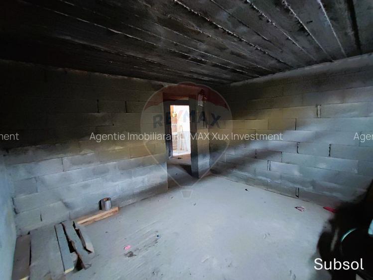 Casă/vilă spațioasă, centrală în Săliște, structură S+P+E+M - 14