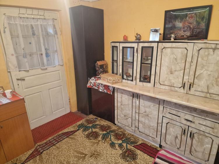 Vând casa la curte batraneasca locuibila - 11