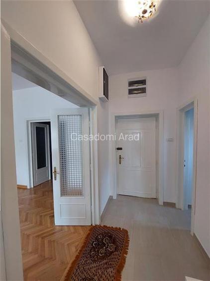 Apartament 5 camere central, renovat, pentru locuit sau birou - 4