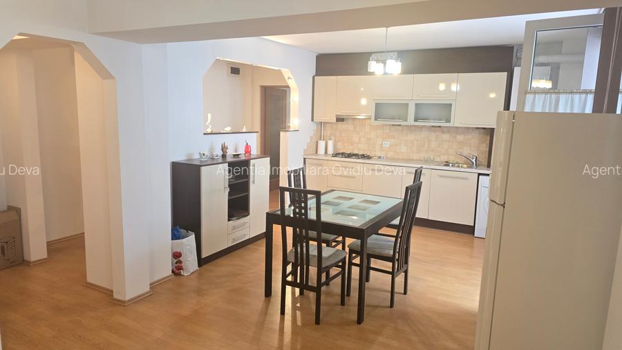 Vand apartament 2 camere, zona ultracentrala (Ulpia), etaj 5, mobilat - 3