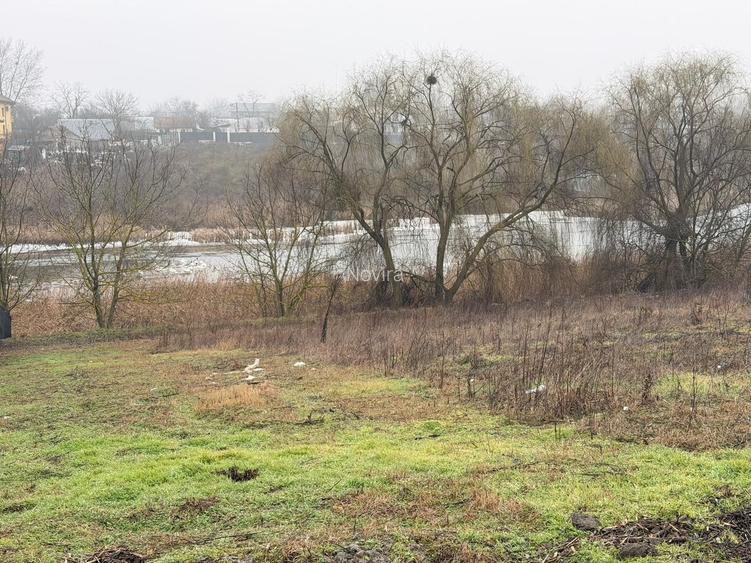 TEREN CU DESCHIDERE LA LAC / LA DOAR 100 M DE PADURE / UTILITATI - 4