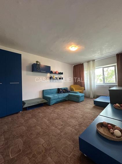 90000 euro .. 2 camere cu centrala .. etaj intermediar - 5