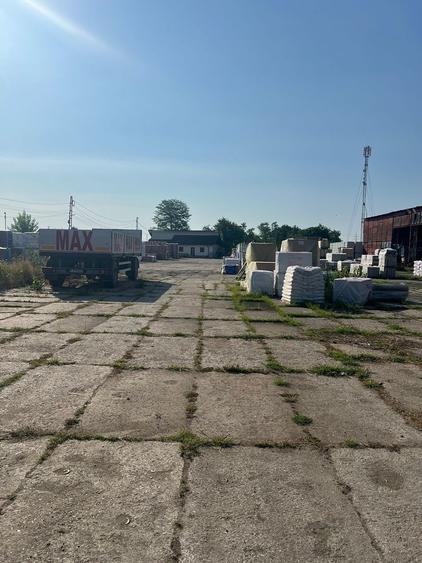 Halǎ industrialǎ + platformǎ betonatǎ, zona Sud
