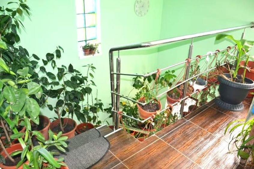 Casa spatioasa cu gradina si zona de relaxare, la doar 7 km de oras  - panouri f - 6