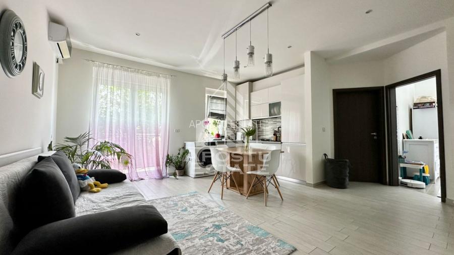 Apartament cu 3 camere de vanzare, etajul intai, Dumbravita - 5