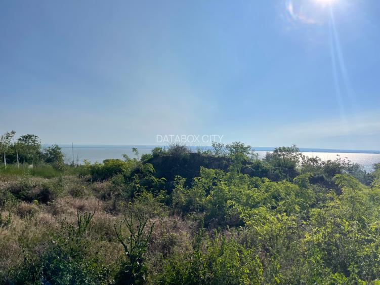 Proprietar, vand teren cu vedere la lacul Brates, liber constructii 3000 mp - 3