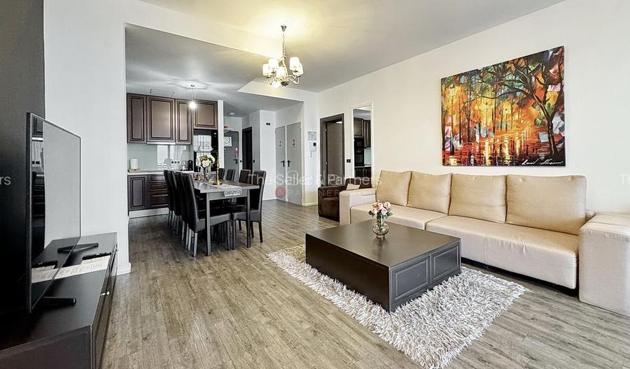 Priveliste spre masivul Postavarul - 9