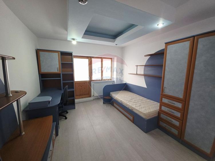 Apartament cu 2 camere de vânzare în zona 1 Mai - 11