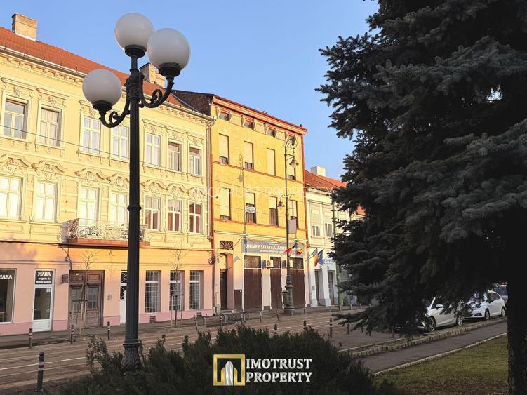 Vânzare apartament 4 camere, ultracentral 150 mp, 4 boxe incluse - 3