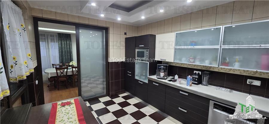 Prelungirea Ghencea/ Vila exclusivista cu panouri solare si garaj/ 5 camere, 240 - 30