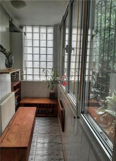 Apartament 4 cam transformat in 3 Piata Minis - 2