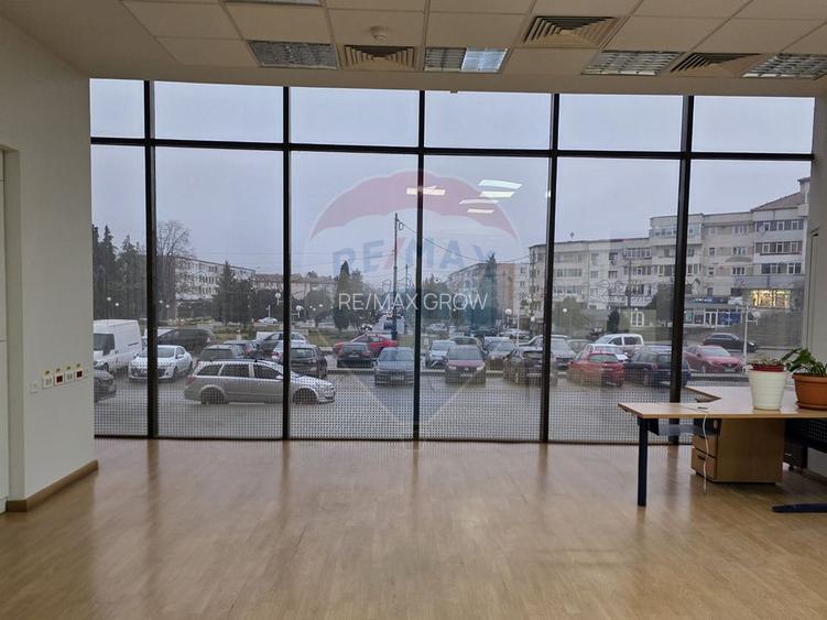 Oferta - Spatiu comercial de inchiriat in zona centrala a mun Onesti - 5