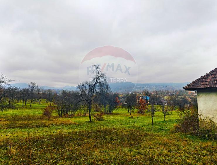 Teren de vânzare Unguraș cu priveliște si anexe - 6