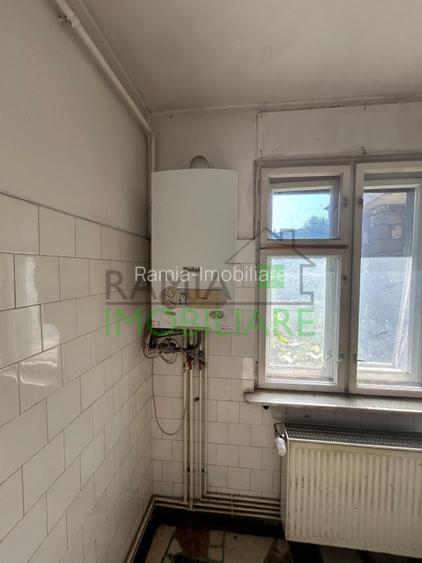 Casa cu 2 apartamente si teren generos-zona centrala, potential excelent! - 20