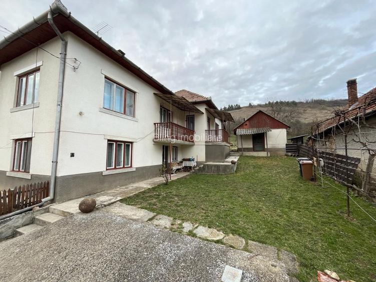 Casă individuala, 4 camere, 100mp, teren 1470mp, sat Suceagu - 2
