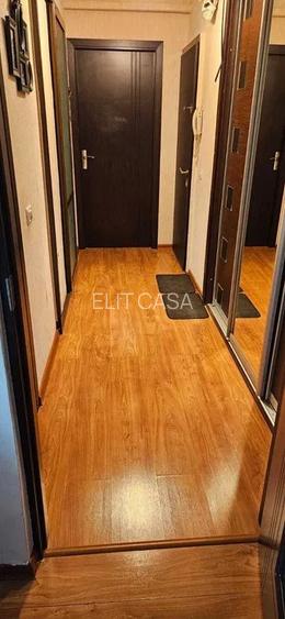 Apartament cu 3 camere, etaj 2/4, zona Podu Ros - 7
