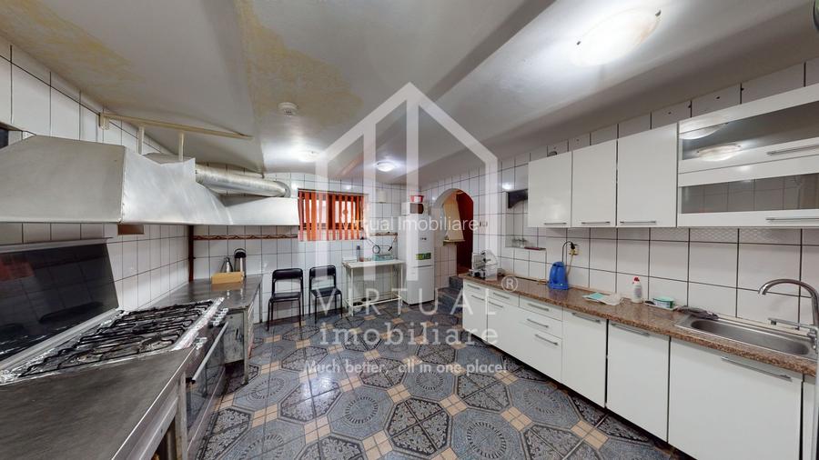 Vila/Pensiune cu 3 corpuri, 34 de camere, sala de fitness - Central - 8