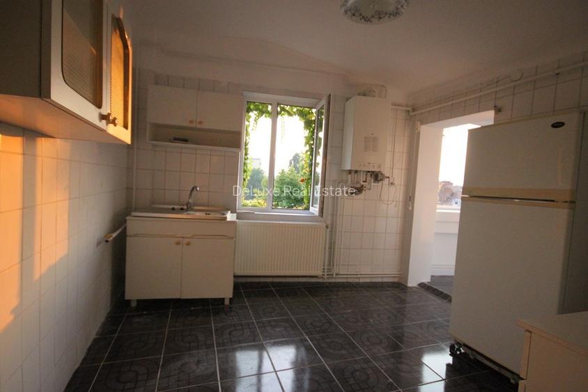 Apartament 4 camere si mansarda in vila, Calarasilor Traian - 15