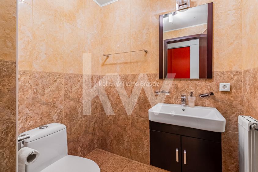 Închiriere apartament 4 camere, acces la parcare cu barieră, strada De Mijloc - 17