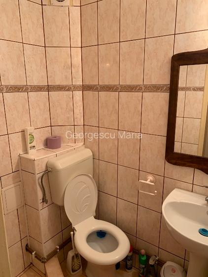 Închiriez 2 camere din care una la mansarda - conditii bune.    - 5