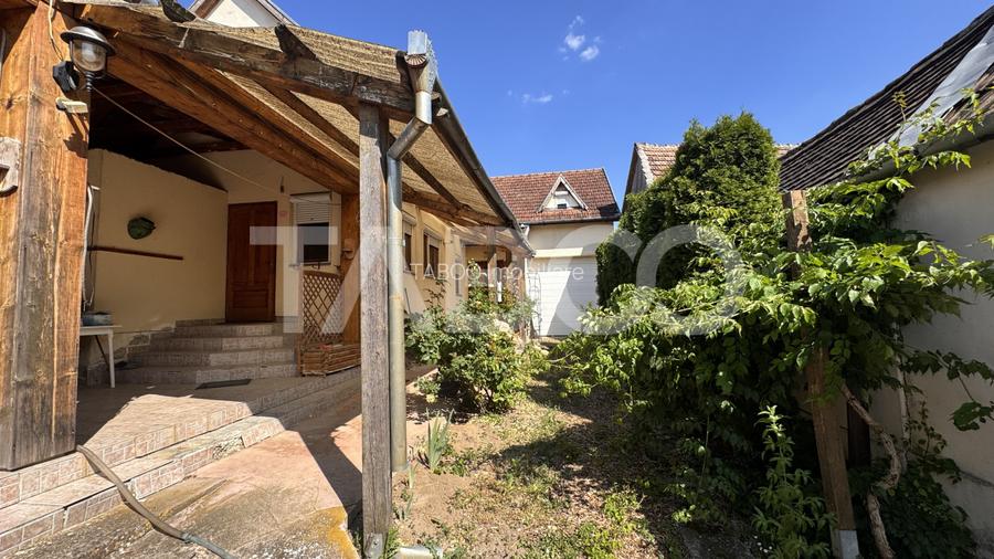 Casa de vanzare 6 camere loc de relaxare garaj teren 669 mp Cornatel - 7