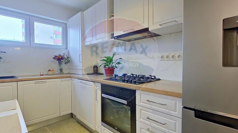 Apartament modern si luminos de închiriat - 10