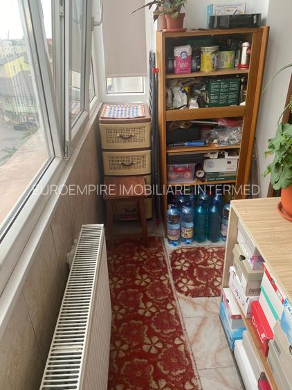 Apartament 2 camere decomandat, zona KM 5 - 4