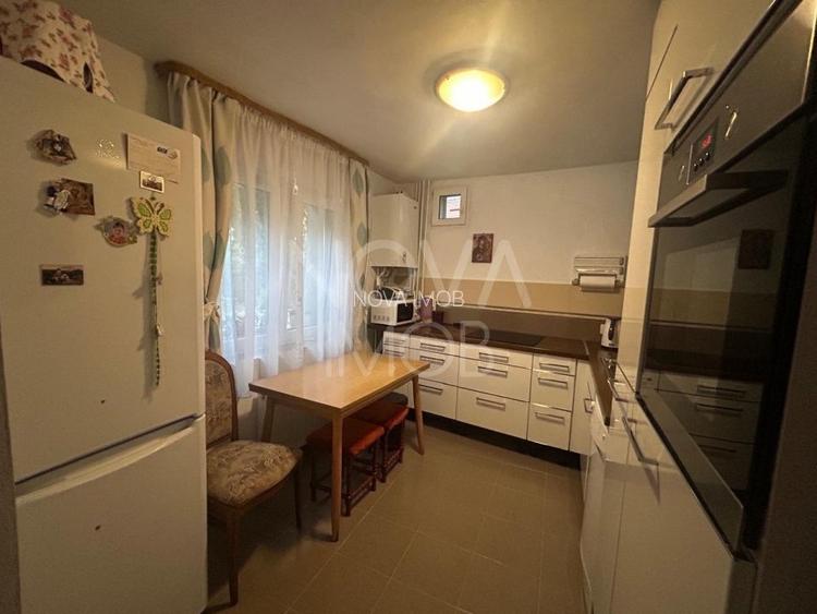 Casa de vanzare 200 mp cu spatiu comercial la parter, strada Lunga - 5