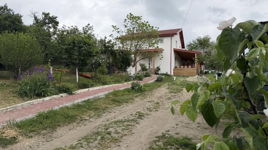 Casă de vânzare în Crevedia Mare – liniște, spațiu și independență energetică - 3