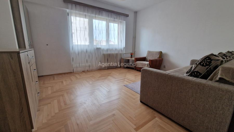 Garsoniera spatioasa zona 13 Decembrie - 2