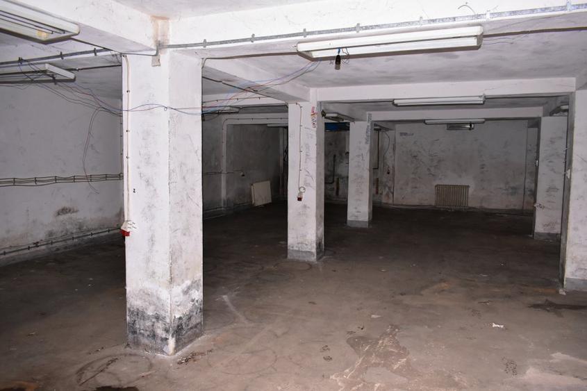 Spatiu comercial 5,4 €/mp, 740mp, Craiovei - Pitesti