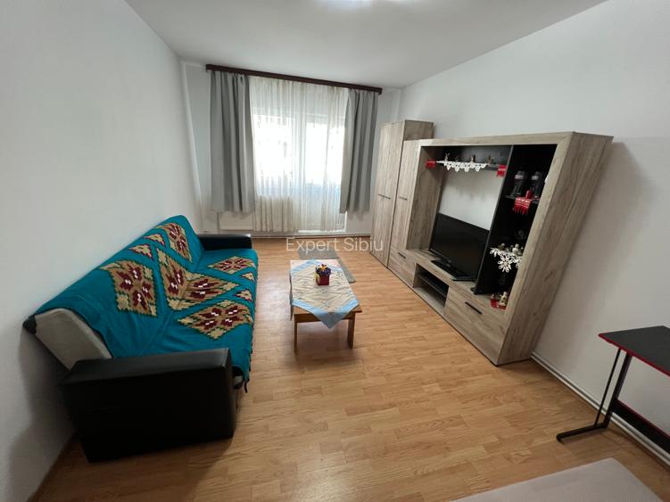 INCHIRIEZ apartament 3 camere ,zona Vasile Aaron - 3