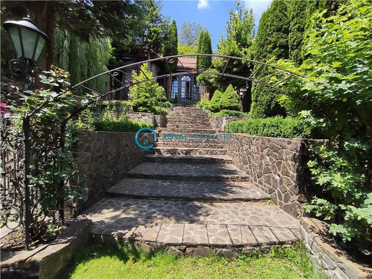 Royal Imobiliare -vanzare vila/ casa de vacanta zona CAMPINA