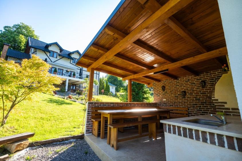 Vand pensiune, cabana, casa