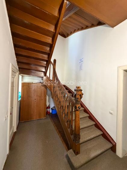 Vilă istorică de vânzare Castel Aura Buzescu Bușteni str. Victoriei nr. 11