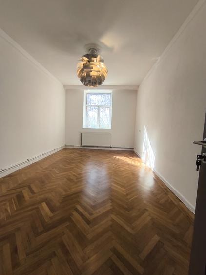 Apartament 3 camere complet renovat de vânzare – Fundatie / Blocurile Rusești
