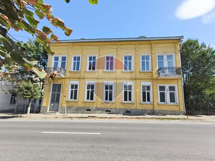 VÂNZARE - CLĂDIRE INTERBELICĂ, CENTRU SIRET